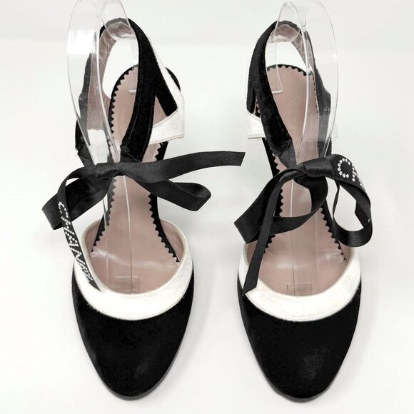 CHANEL Spring 2006 Black Velvet Crystal Logo Bow Heels IT 37.5 / US 7.5 - Picture 2 of 9